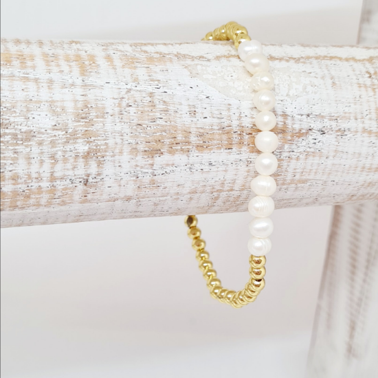 Afbeeldingen van Armband met zoet water parel en gouden kralen