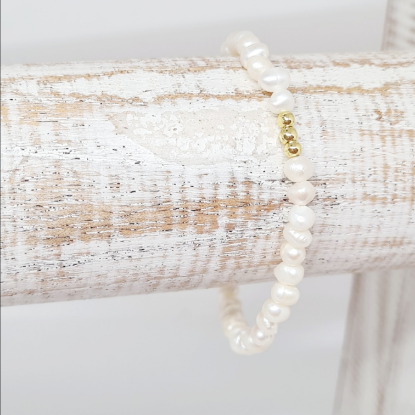 Afbeeldingen van Armband met zoet water parel en gouden kralen