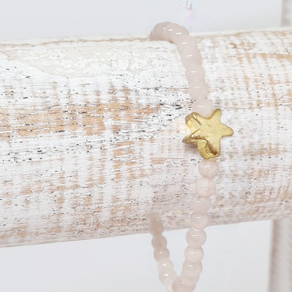Afbeeldingen van Armbandje Nude licht rosé met gouden sterretje