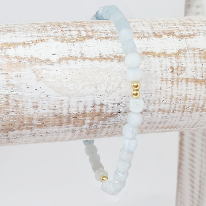 Afbeeldingen van Armbandje- Facet halfedelsteen licht blauw
