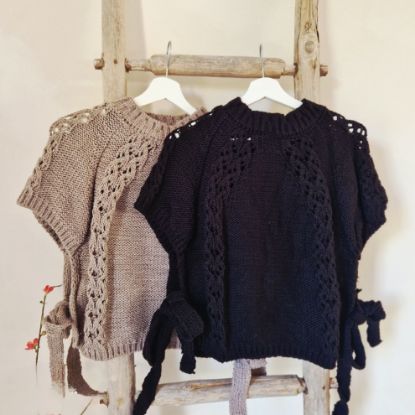 Afbeeldingen van Trui/ poncho met striksluiting en korte mouwen - zwart