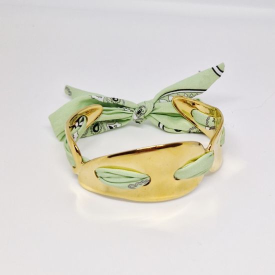 Afbeeldingen van Open armband met stof groen