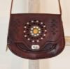 Afbeeldingen van Boho Tas leer cognac met gekleurde steen 