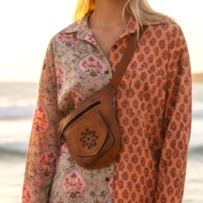 Afbeeldingen van Heuptasje leer bloem