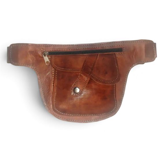 Afbeeldingen van Heuptasje leer dwars knoop cognac.